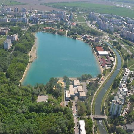 Lake Apartment, 2X Free Garage, 10 Mins To Centre Bratislava Eksteriør bilde
