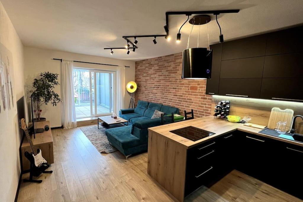 Lake Apartment, 2X Free Garage, 10 Mins To Centre Bratislava Eksteriør bilde