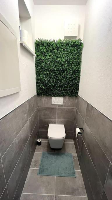 Lake Apartment, 2X Free Garage, 10 Mins To Centre Bratislava Eksteriør bilde