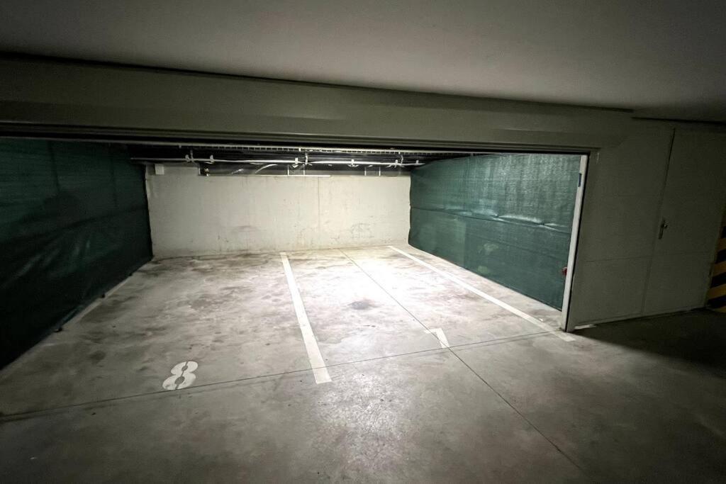 Lake Apartment, 2X Free Garage, 10 Mins To Centre Bratislava Eksteriør bilde