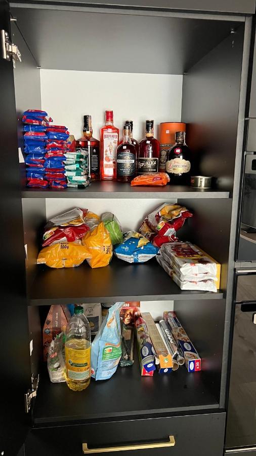 Lake Apartment, 2X Free Garage, 10 Mins To Centre Bratislava Eksteriør bilde