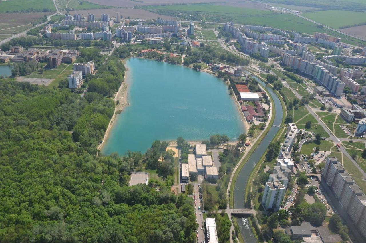 Lake Apartment, 2X Free Garage, 10 Mins To Centre Bratislava Eksteriør bilde